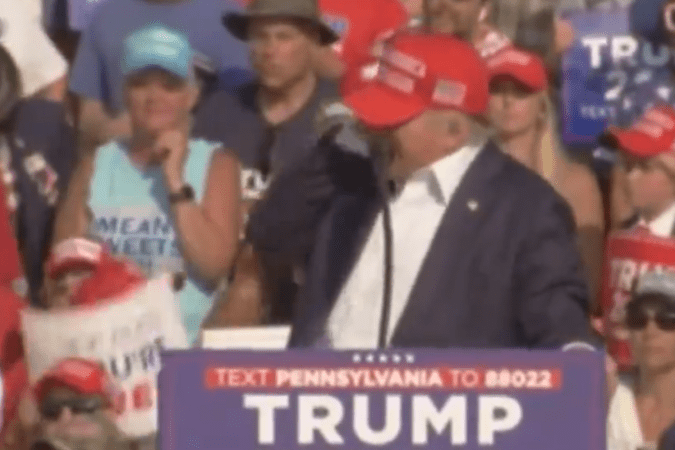 Comício de Trump é interrompido após sons de tiro