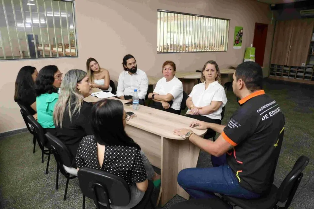 Ensino bilíngue da rede estadual do Amazonas se torna referência para criação de escola bilíngue no Pará
