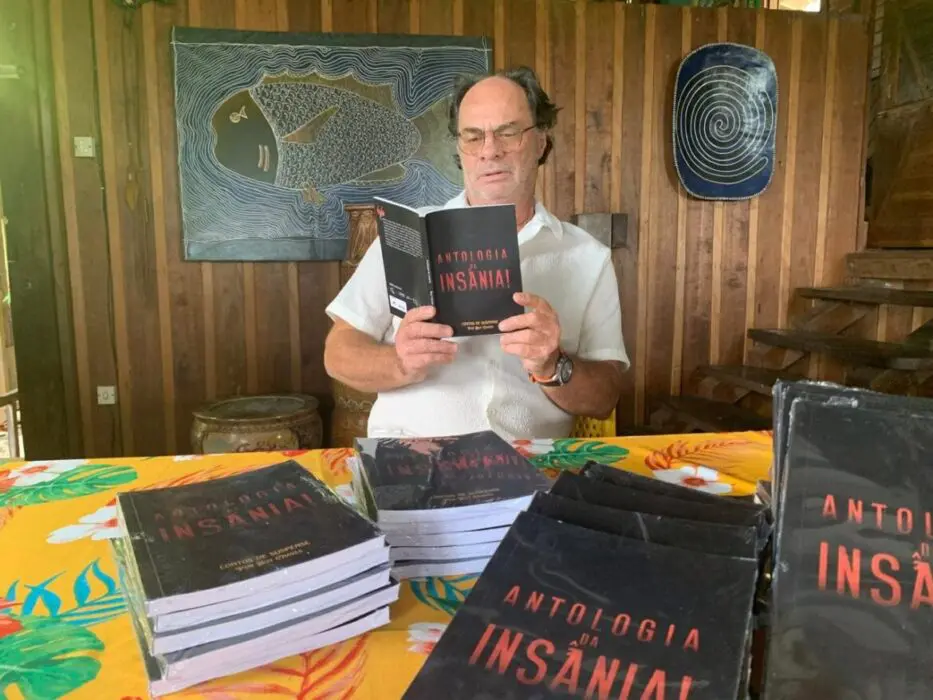 Buy Chaves se aventura pela literatura e lança livro de contos ‘Antologia da Insânia’