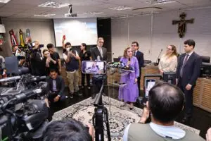 Presidente do TCE-AM entrega à Justiça Eleitoral a lista de gestores com contas reprovadas