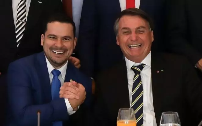 Jair Bolsonaro cancela ida à Manaus