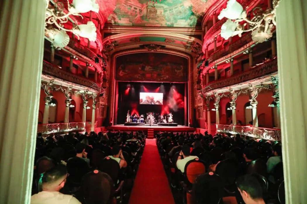 Estreia de “Baré Fiction” leva trilha sonora de Quentin Tarantino ao Teatro Amazonas