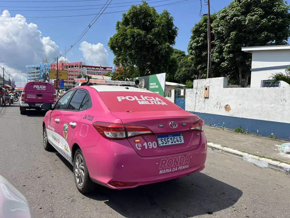 Polícia prende dois homens por agressões físicas contra a mãe e a esposa