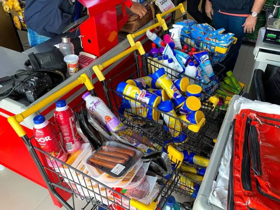 Procon-AM autua supermercado por vender 95 kg de produtos inadequados para consumo