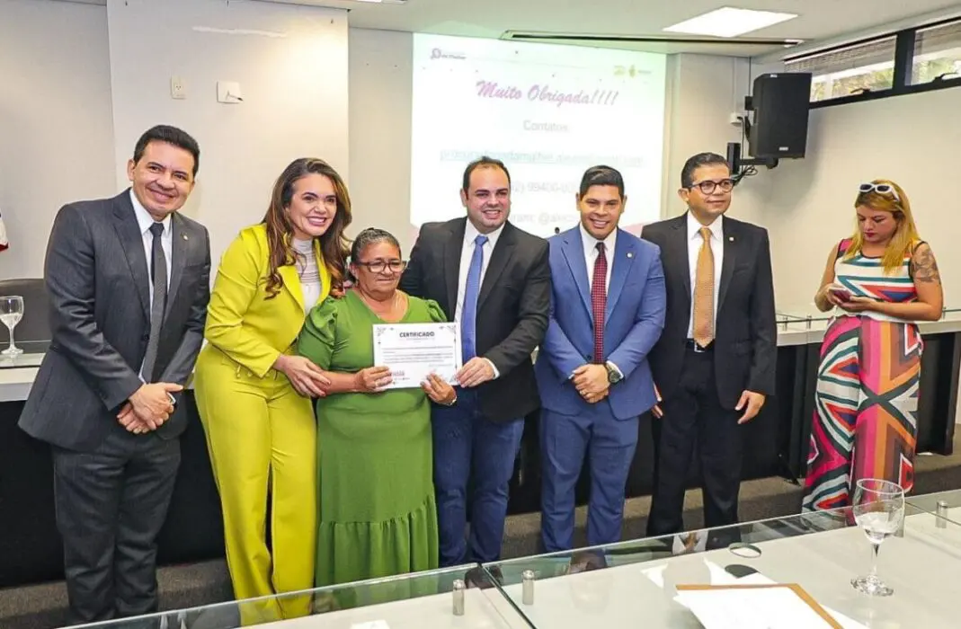 Presidente da Aleam, Roberto Cidade destaca importância da Procuradoria da Mulher durante formatura da 3ª turma de ‘Procuradoras Legais’