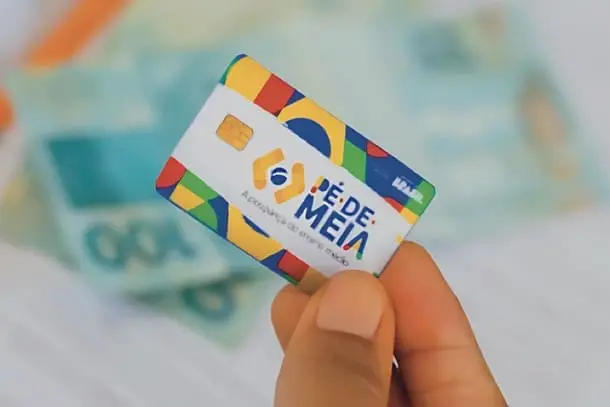 MEC quer estender Pé-de-Meia a todos do ensino médio da rede pública