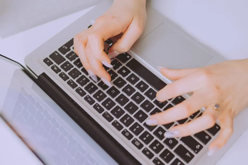 Studybay lança gerador de redação movido por IA