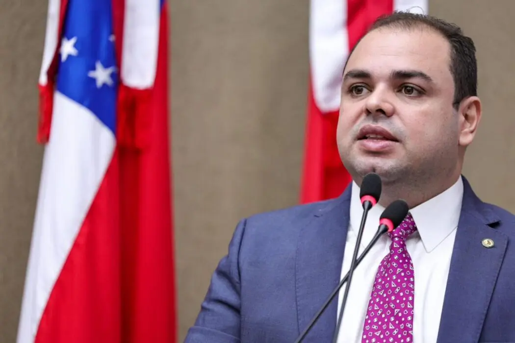 Leis de Roberto Cidade reforçam compromisso com a primeira infância no Amazonas