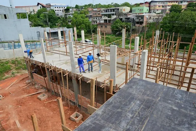 Prefeito David Almeida vistoria obras de UBSs na zona Oeste de Manaus