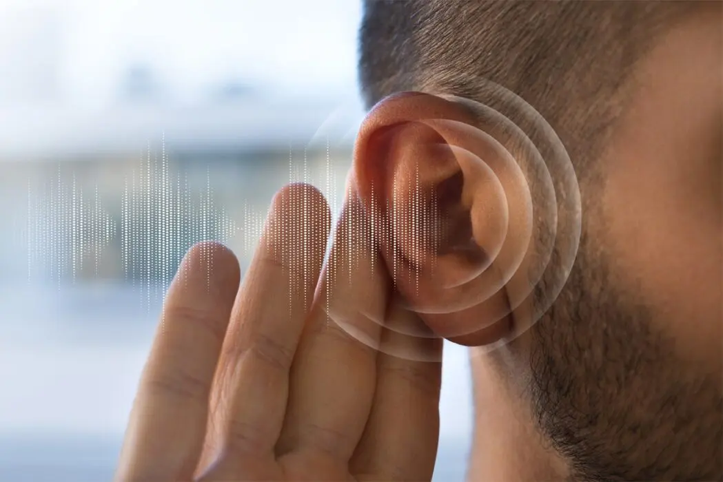 Mercado da audição cresce enquanto brasileiros escutam menos