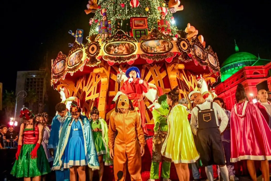 Uma Noite de Encanto e Emoção no Largo São Sebastião com estreia do musical “O Grintch: O Milagre de Natal”