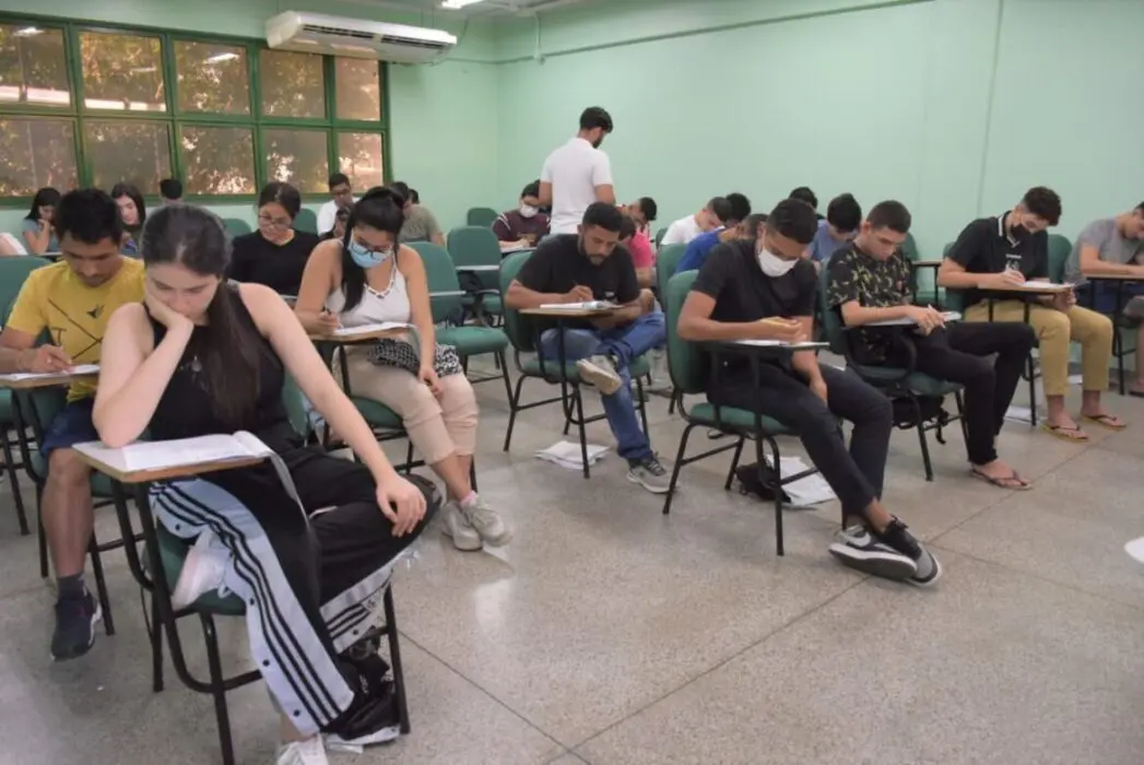 Pré-vestibular da UEA: AprovENS divulga inscrições para vagas remanescentes