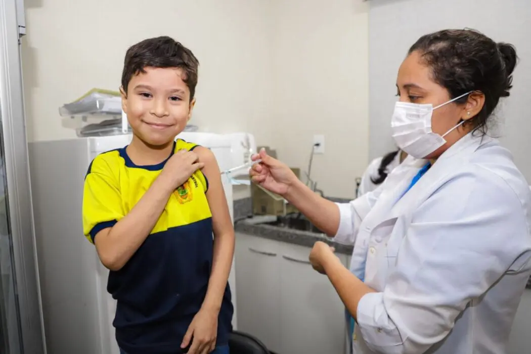 Vacina contra influenza está disponível para pessoas a partir de seis meses de idade até sexta-feira