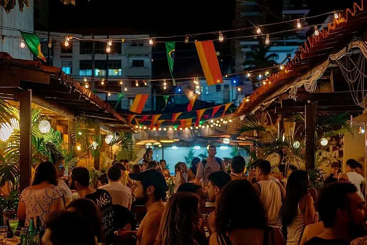 Amazonas Projeta Crescimento no Setor de Bares e Restaurantes para 2025, Aponta Pesquisa da Abrasel