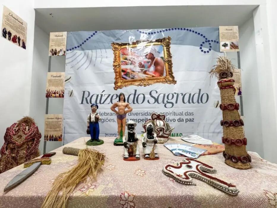 Raízes do Sagrado: Governo do Amazonas realiza exposição sobre religiões de matriz africana em shopping da zona leste