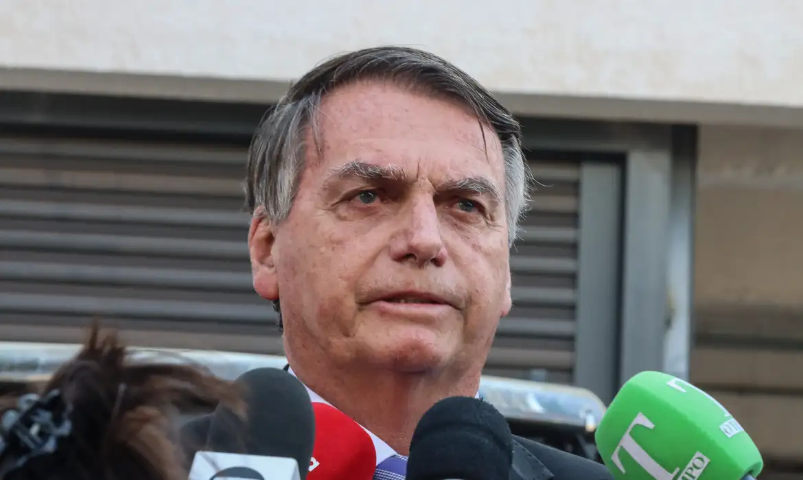 Bolsonaro passa por bateria de exames em hospital de Brasília após mal-estar em Goiás