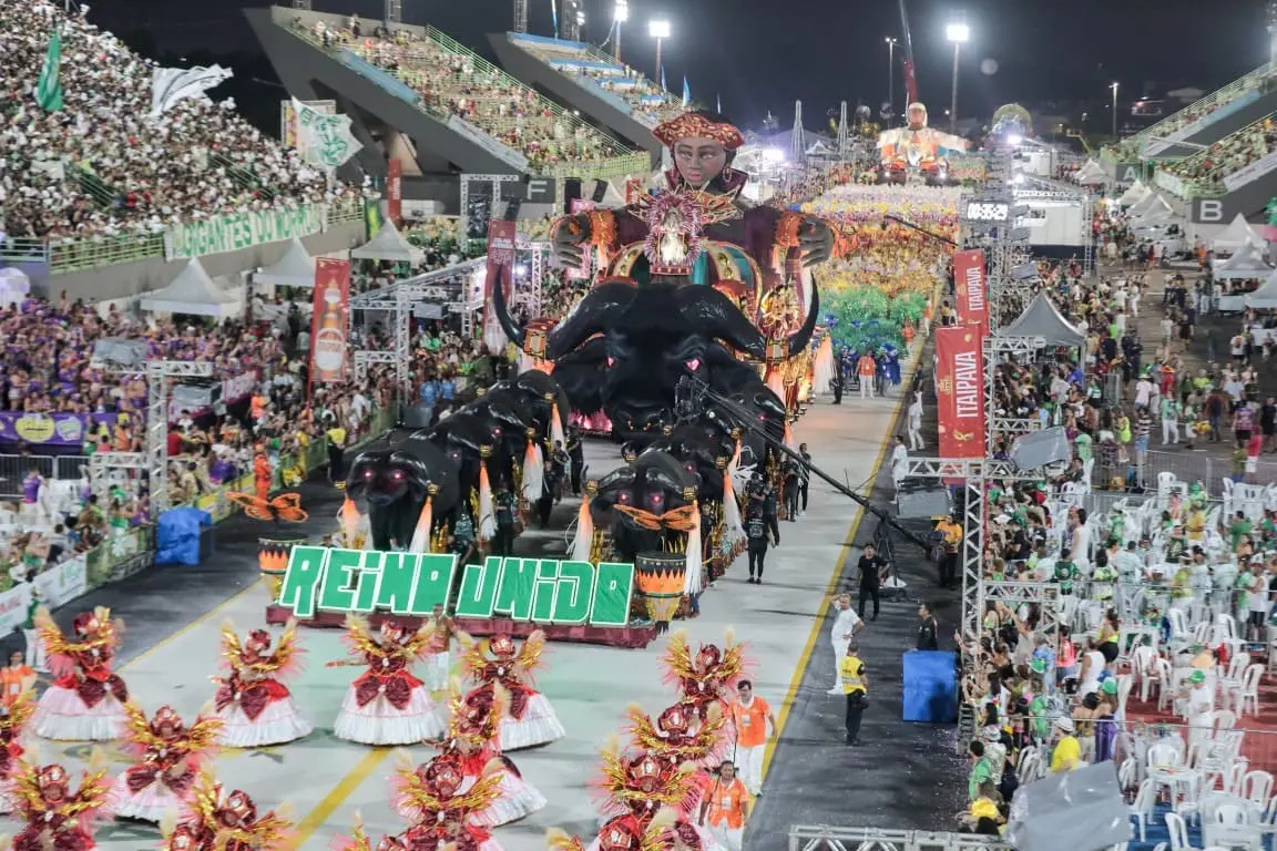 Escolas do Grupo Especial encerram a temporada de desfiles no Sambódromo em Manaus