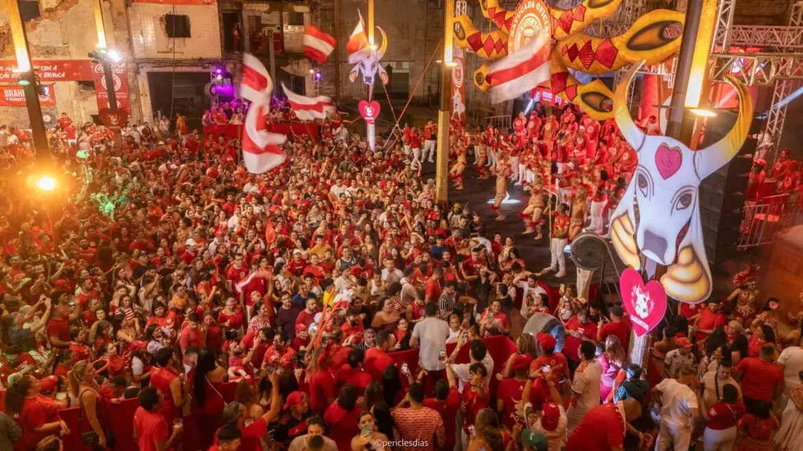 Batucada realiza noite tribal com Adriano Paketá no 2º Ensaio no Booth Line