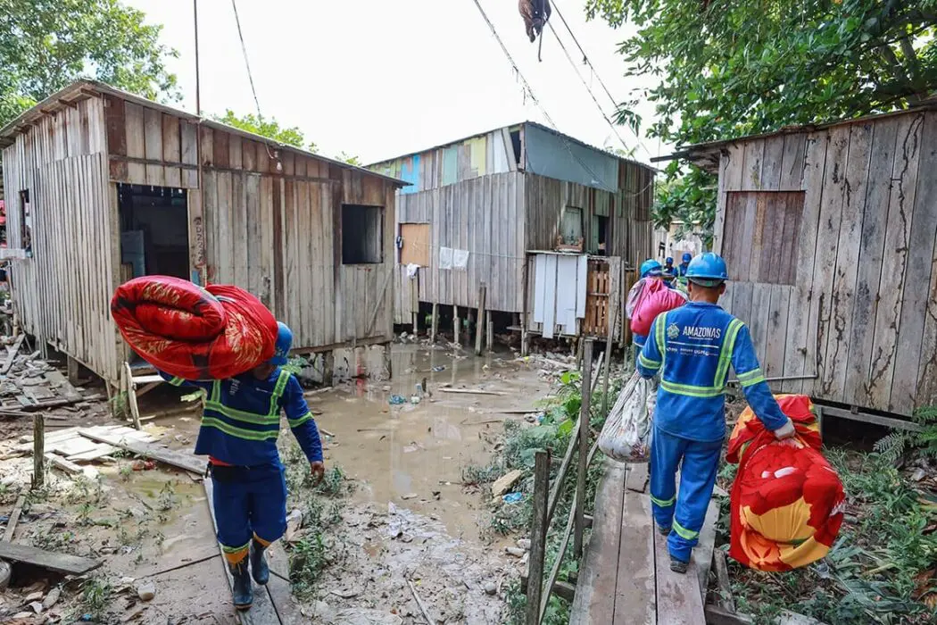 Governo do Estado realiza ações emergenciais na Comunidade da Sharp, para reduzir impactos das chuvas