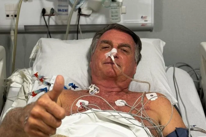 Após live na UTI, STF intima Bolsonaro em hospital de Brasília