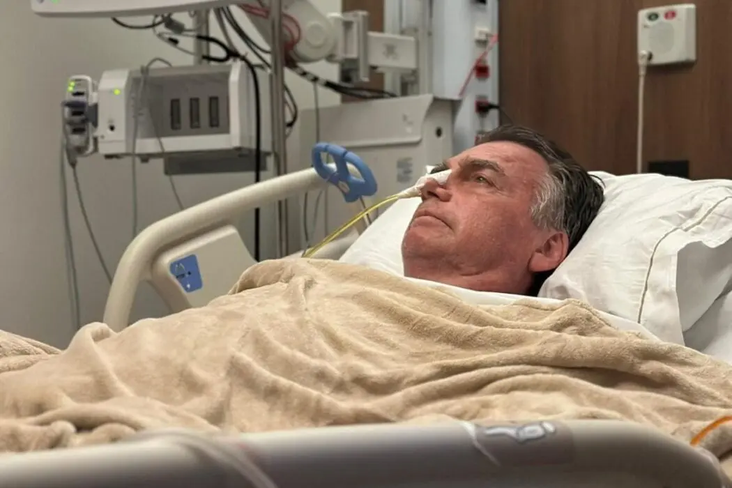 Bolsonaro continua internado na UTI em Brasília e apresenta melhora clínica