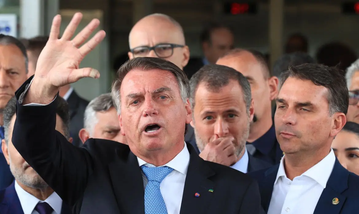 STF abre ação penal contra Bolsonaro e mais 7 réus por trama golpista