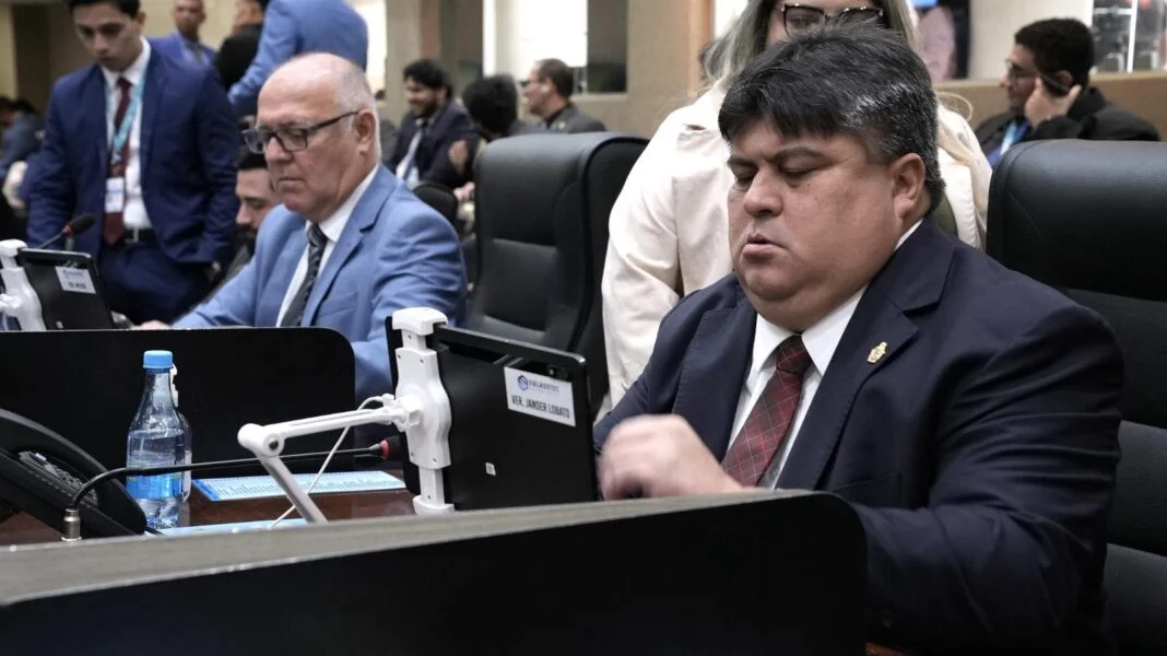 CMM aprova reajuste salarial de servidores da Prefeitura de Manaus