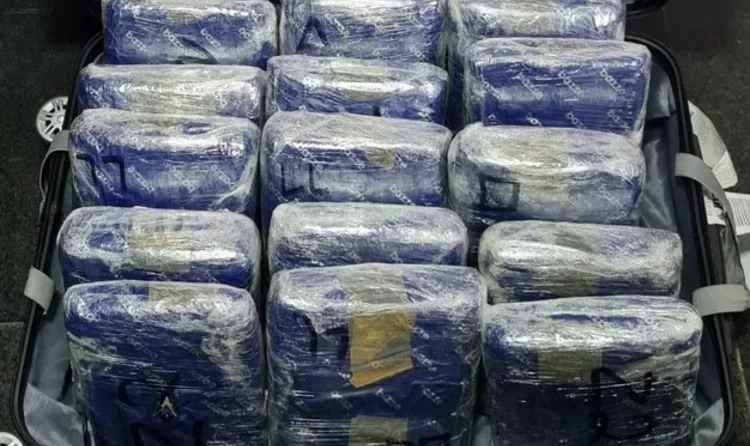 Polícia Federal prende mulher com drogas em mala no AM