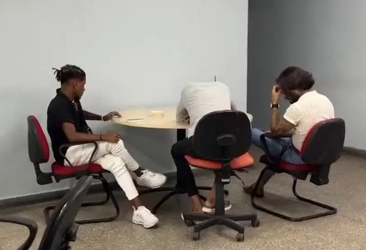 Falsos agenciadores de modelos são presos importunando mulheres em shopping de Manaus