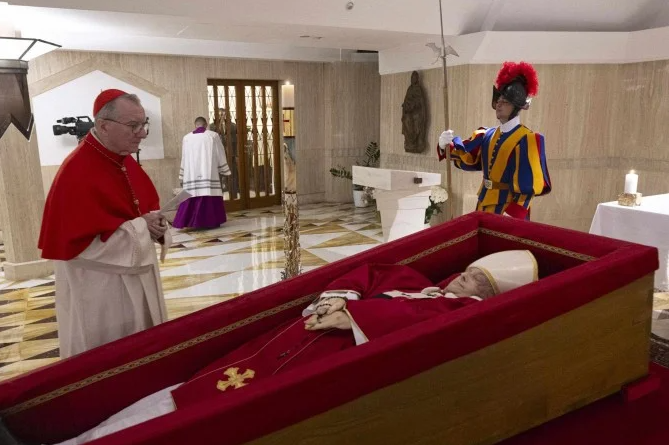 Última homenagem: corpo do Papa Francisco é velado no Vaticano