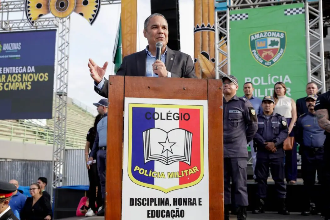 Durante solenidade no Sambódromo, mais de 2,5 mil alunos dos Colégios Militares da Polícia Militar recebem boina escolar