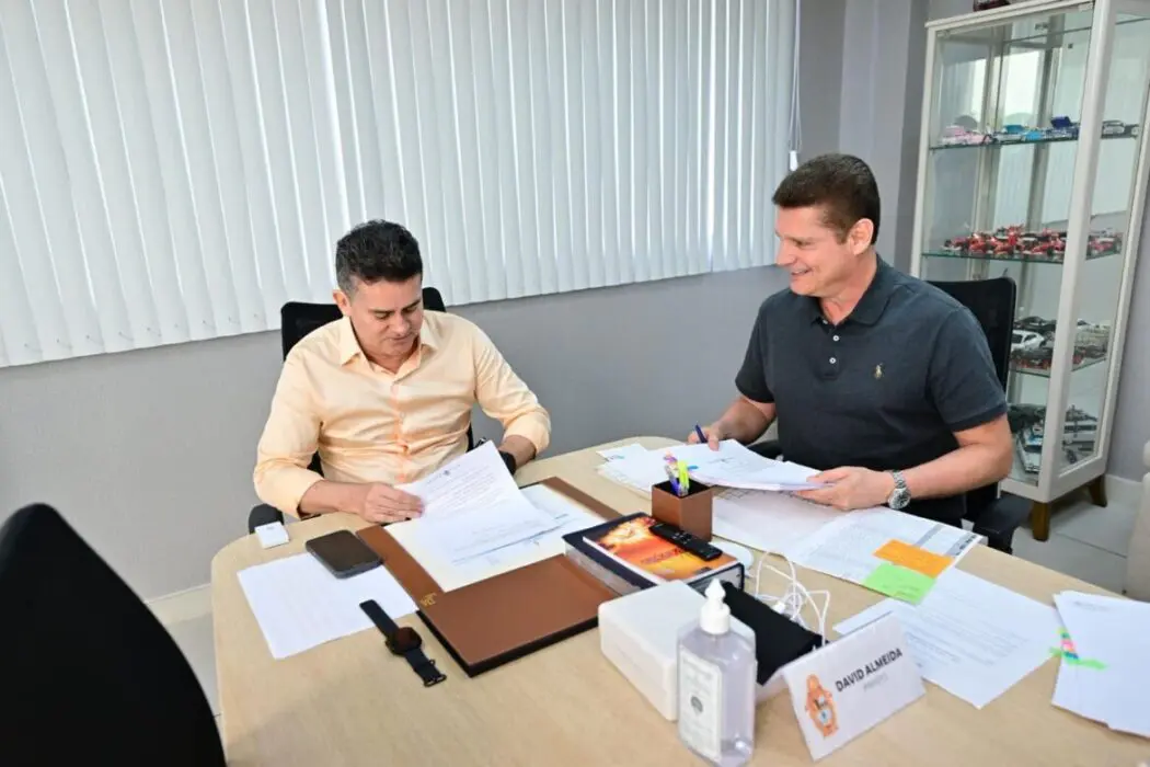 Servidores municipais vão ganhar reajuste salarial e unificação das datas-bases, anuncia prefeito de Manaus