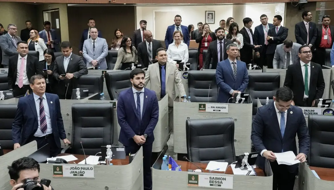 CMM aprova oito Projetos de Lei com reajustes salariais para servidores municipais