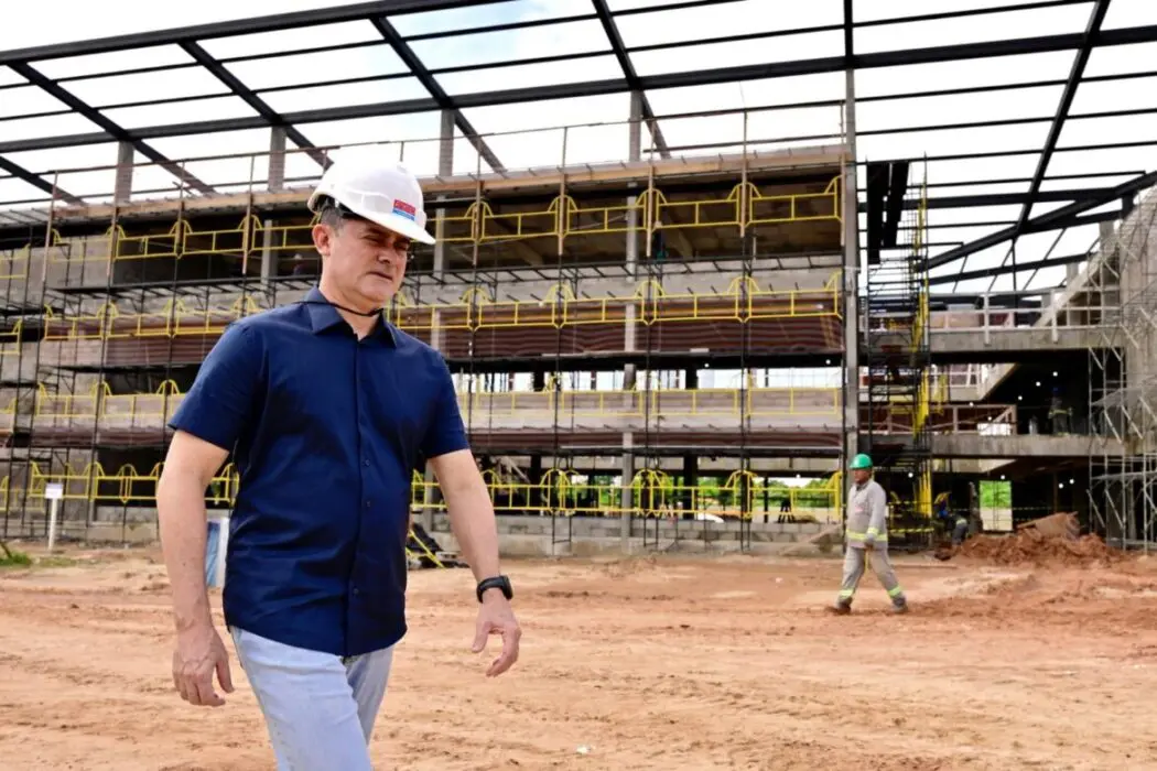 Prefeito David Almeida fiscaliza obras em Manaus e destaca modernização dos laboratórios e entrega de novas USFs