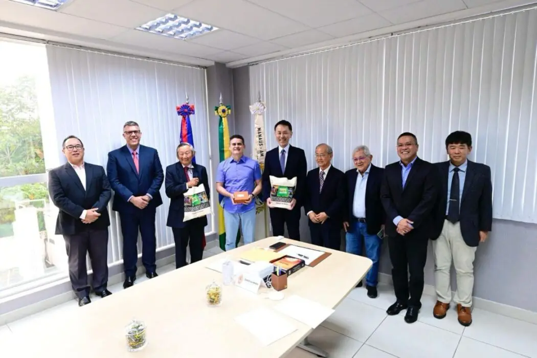 Prefeito David Almeida recebe cônsules e embaixador no Centro de Cooperação da Cidade e fortalece laços internacionais