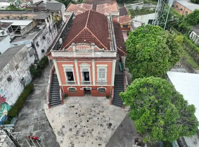 Imagens de drone vão auxiliar trabalho de vistoria em bens móveis de patrimônio histórico no Centro de Manaus