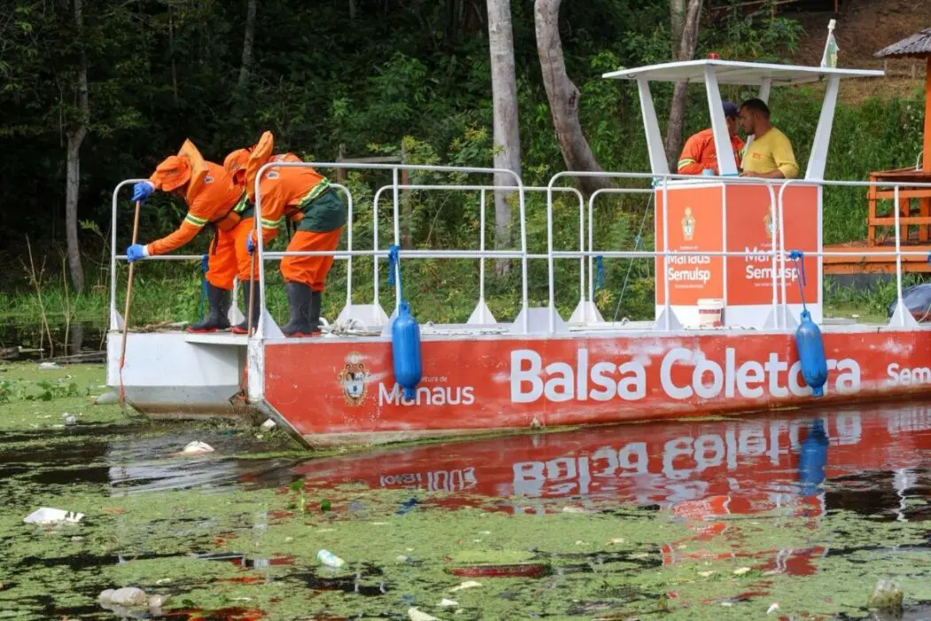 Prefeitura de Manaus intensifica limpeza nos igarapés e reforça ações de conscientização na orla da cidade