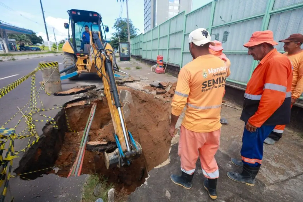 Prefeitura de Manaus recupera rede de drenagem na avenida General Rodrigo Otávio Jordão Ramos