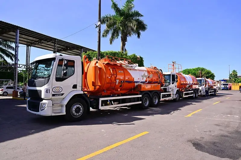 Prefeito David Almeida entrega novos veículos e reforça compromisso com a limpeza urbana e o meio ambiente em Manaus