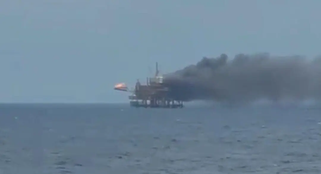 Trabalhador fica ferido durante incêndio em plataforma da Petrobras