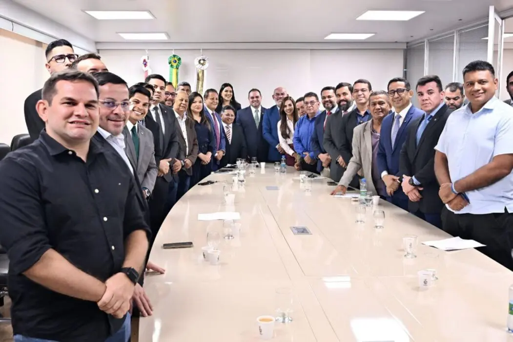 Roberto Cidade comanda votação que aprovou reajuste salarial a servidores da Assembleia Legislativa e profissionais das forças de segurança