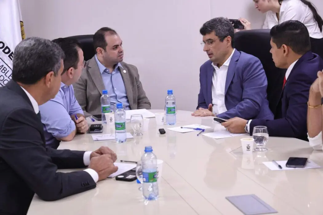 Em reunião liderada pelo presidente Roberto Cidade, superintendente do DNIT faz esclarecimentos sobre o andamento de obras em todo o Amazonas