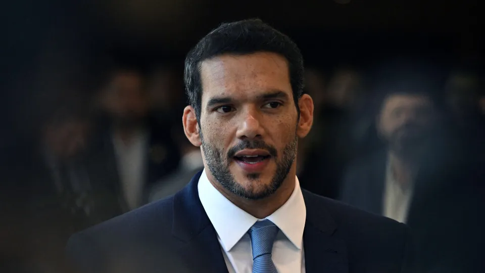 Foram 103 votos de um total de 141 possíveis, não havendo unanimidade como na eleição anterior