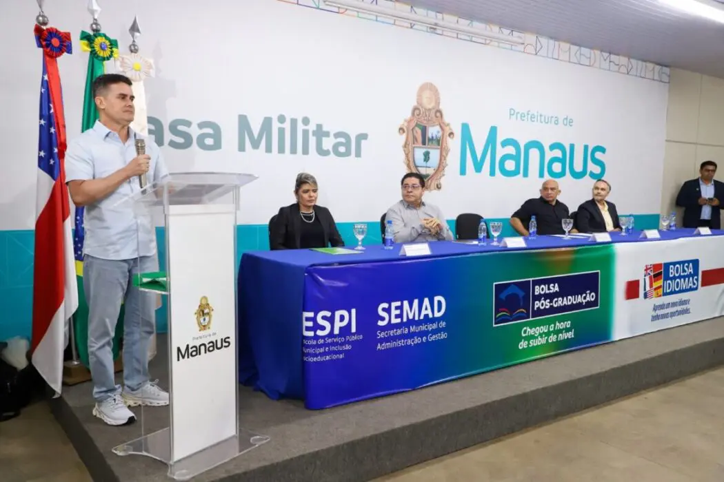 Prefeito David Almeida lança mais de 96 mil bolsas de estudo em idiomas e pós-graduação e destaca compromisso com a justiça social e formação cidadã