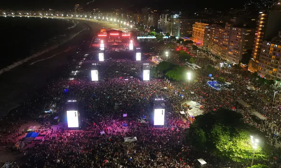 Show de Lady Gaga leva 2,1 milhões de pessoas para Copacabana