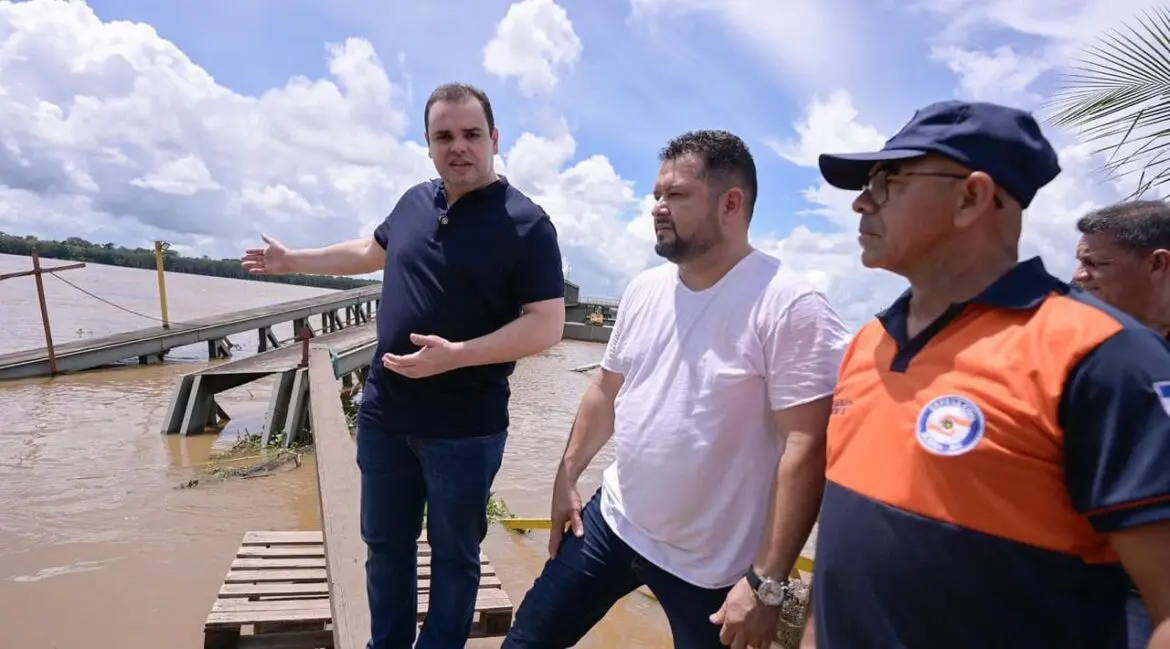 Após articulação de Roberto Cidade junto ao DNIT, balsa para porto provisório chega a Borba e deve entrar em operação no dia 15 deste mês
