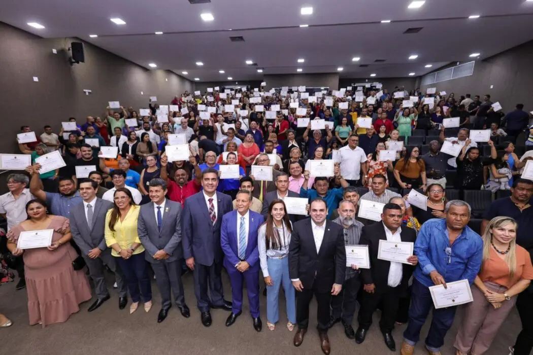 Presidente Roberto Cidade homenageia líderes comunitários e ressalta importância do ‘trabalho de rua’ na atenção à população