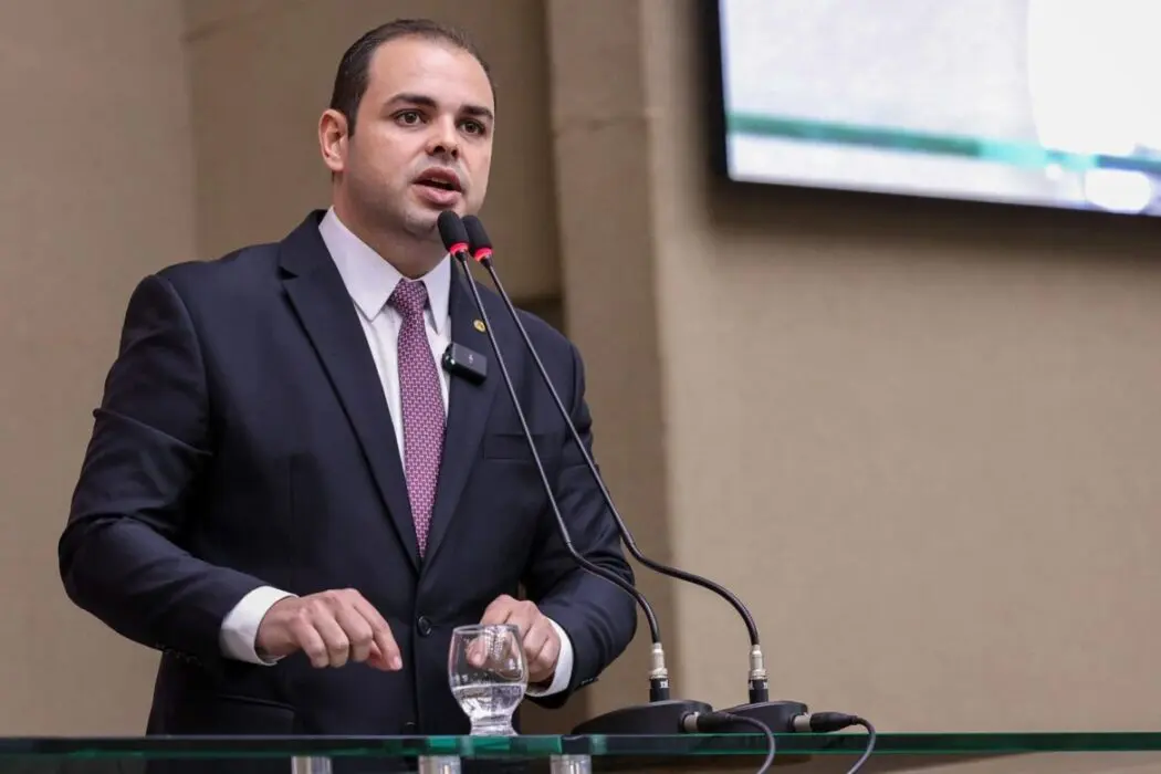 Deputado Roberto Cidade ressalta sanção de lei que amplia cuidados com saúde mental para toda a rede de ensino do Amazonas