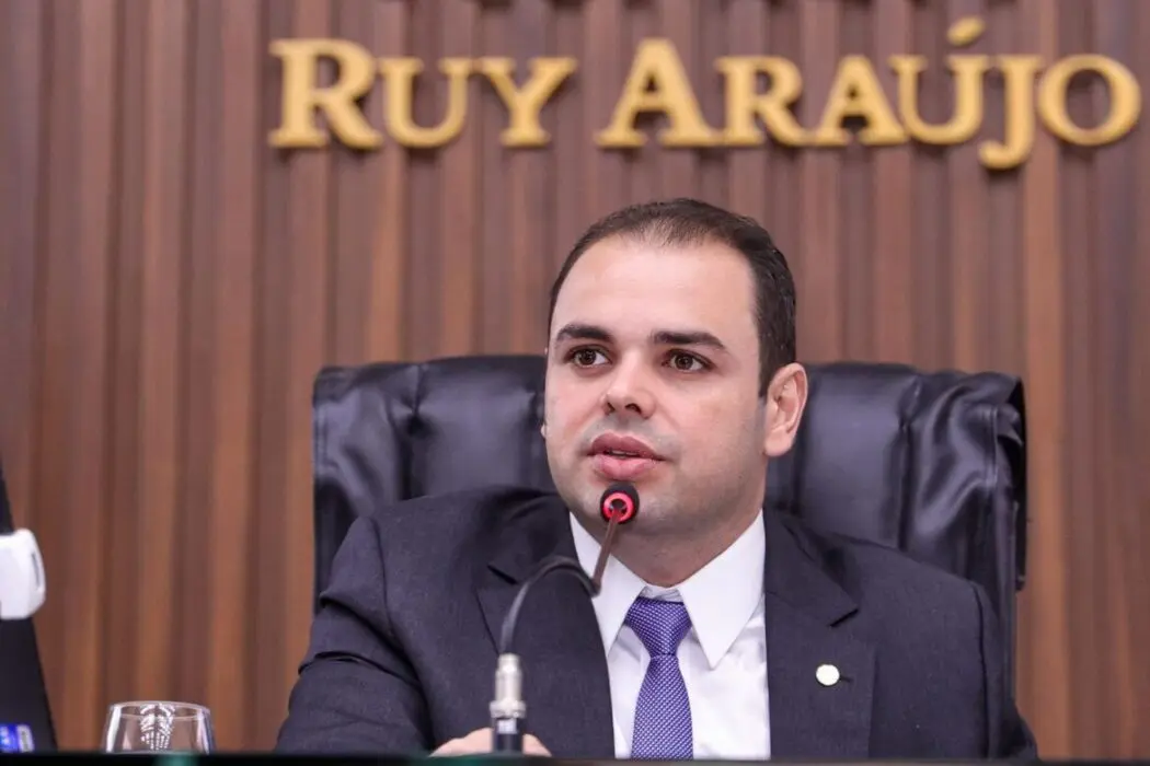 Presidente Roberto Cidade apresenta PL que protege consumidores negativados na contratação de planos de saúde