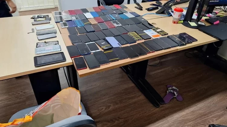 Polícia apreende quase 100 celulares em loja no Centro de Manaus